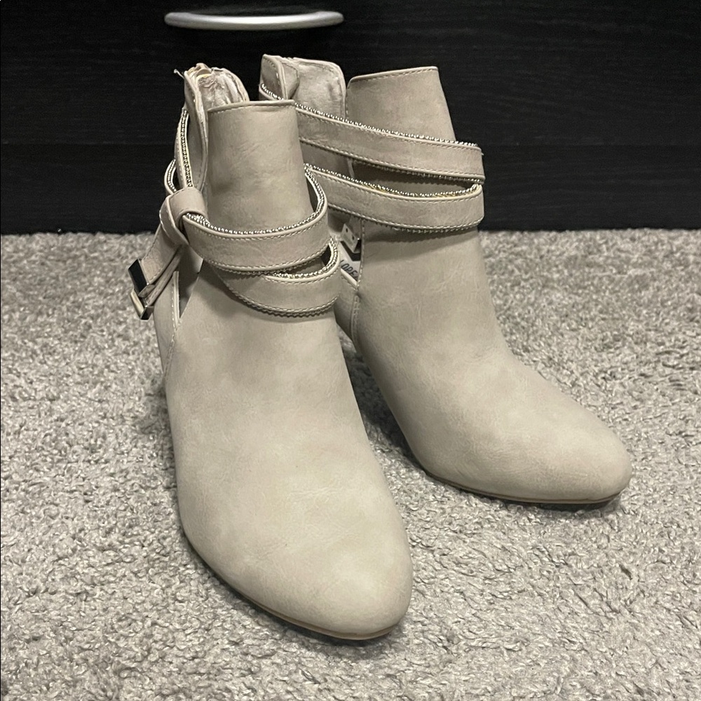 Jennifer Lopez Beige Ankle Boots with Straps